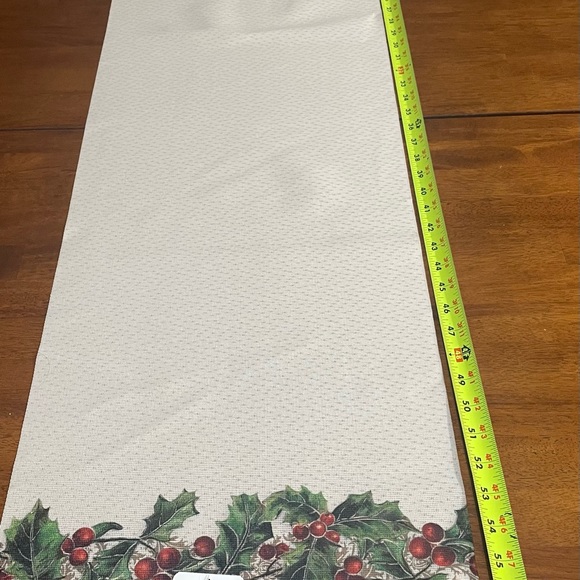 Heritage Lace brand Table Runner Vintage Holly - Picture 4 of 6